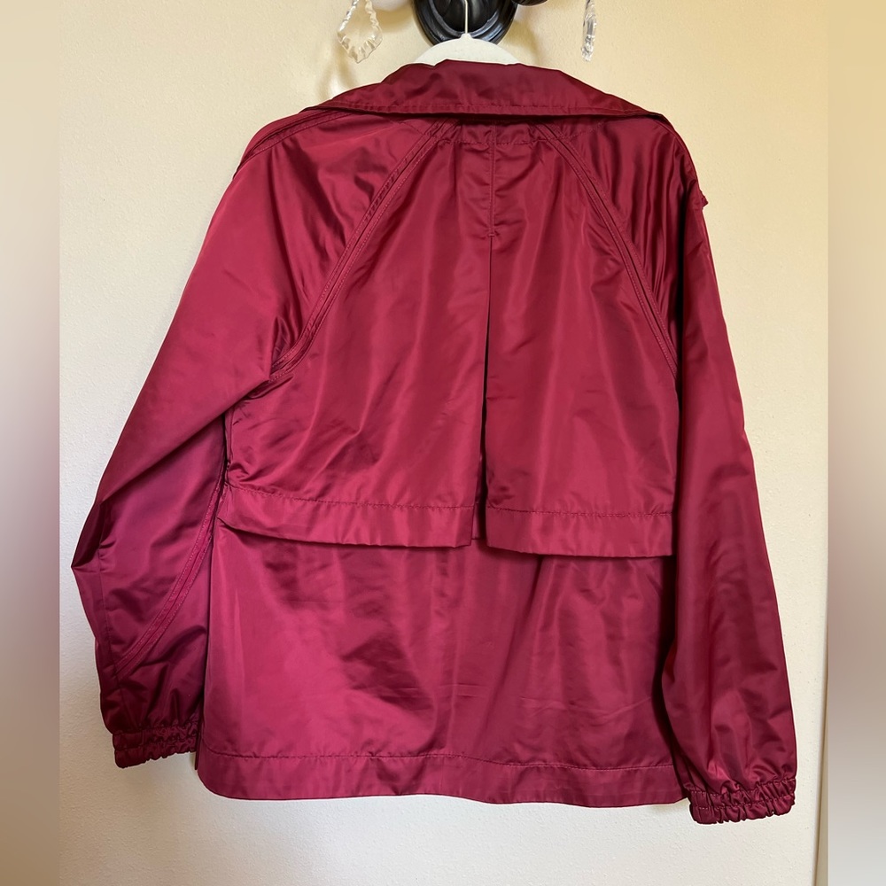 Gorgeous Athleta Raspberry Maroon Mid-weight Rain Jacket - Picture 15 of 16